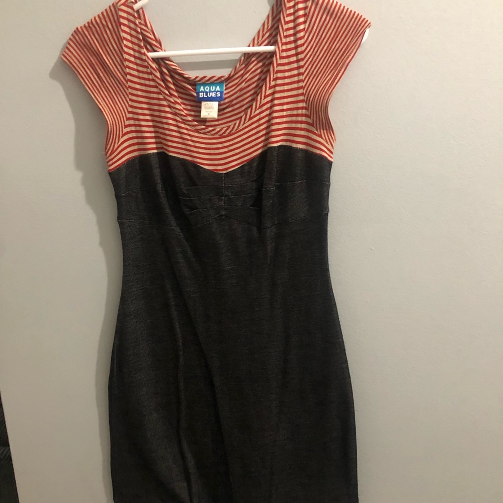 Dresses - Picture 3 of 8